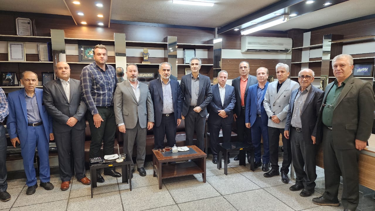 دیدار صمیمی دکتر جعفر قادری نماینده محترم شیراز و زرقان در مجلس شورای اسلامی و نایب رییس اول کمسیون جهش تولید با اعضای هیئت مدیره اتحادیه صنف طلا، جواهر،نقره،سکه و ساعت شیراز